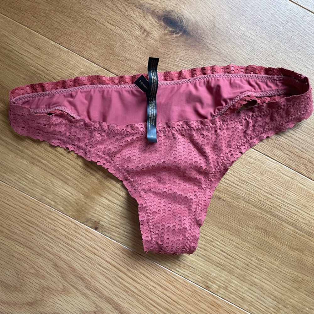 VIX bikini bottom. Laser cut. Cheeky bottom. Size M
